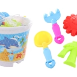 Set de sable avec seau, pelle, râteau et moules