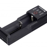 Chargeur universel EVERACTIVE UC-100C avec fonction powerbank pour Li‑ion et Ni‑MH