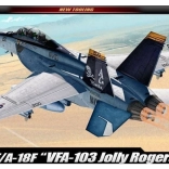 Maquette plastique d’avion F/A‑18F USN VF‑103 JOLLY ROGERS 1:72