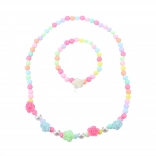 Ensemble de bijoux à la mode avec des roses