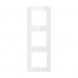 Prise encastrable à cadre triple Avatto blanche